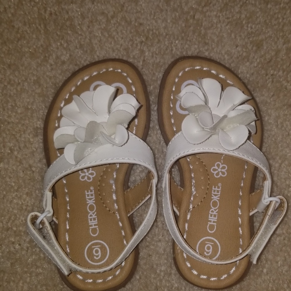 baby girl Cherokee sandals size 6 *new w/o tags*